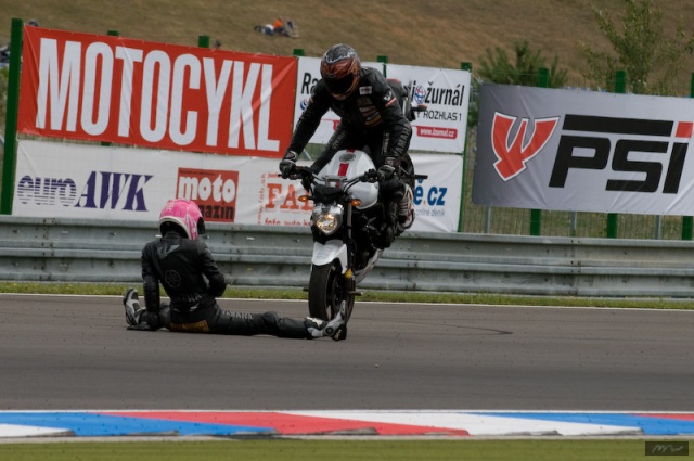 tm8-2528_588.jpg